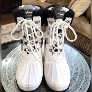 NWOT STROM BY COUGAR BOOTS